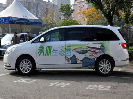 保靖户外车贴喷绘如何保持效果?